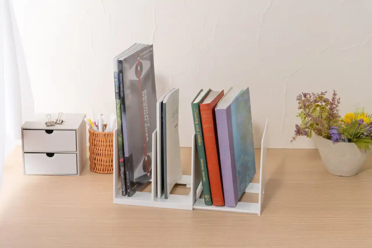 【ナカバヤシ株式会社】 キャパティシリーズから収納物にあわせて幅が拡がる「スライドスタンド」を新発売