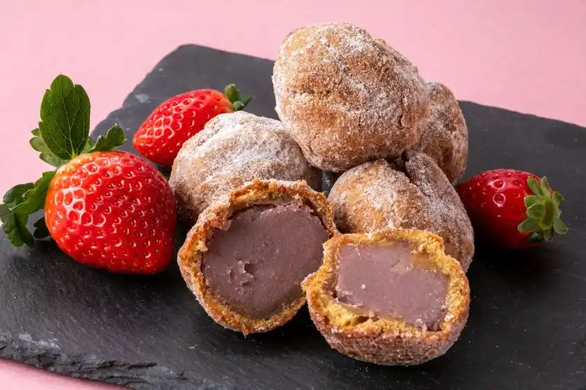 いちご餡ドーナツ