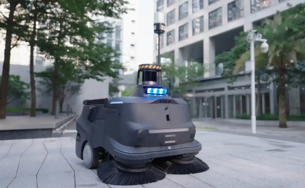 外で使える。お掃除ロボット日本で発売開始。