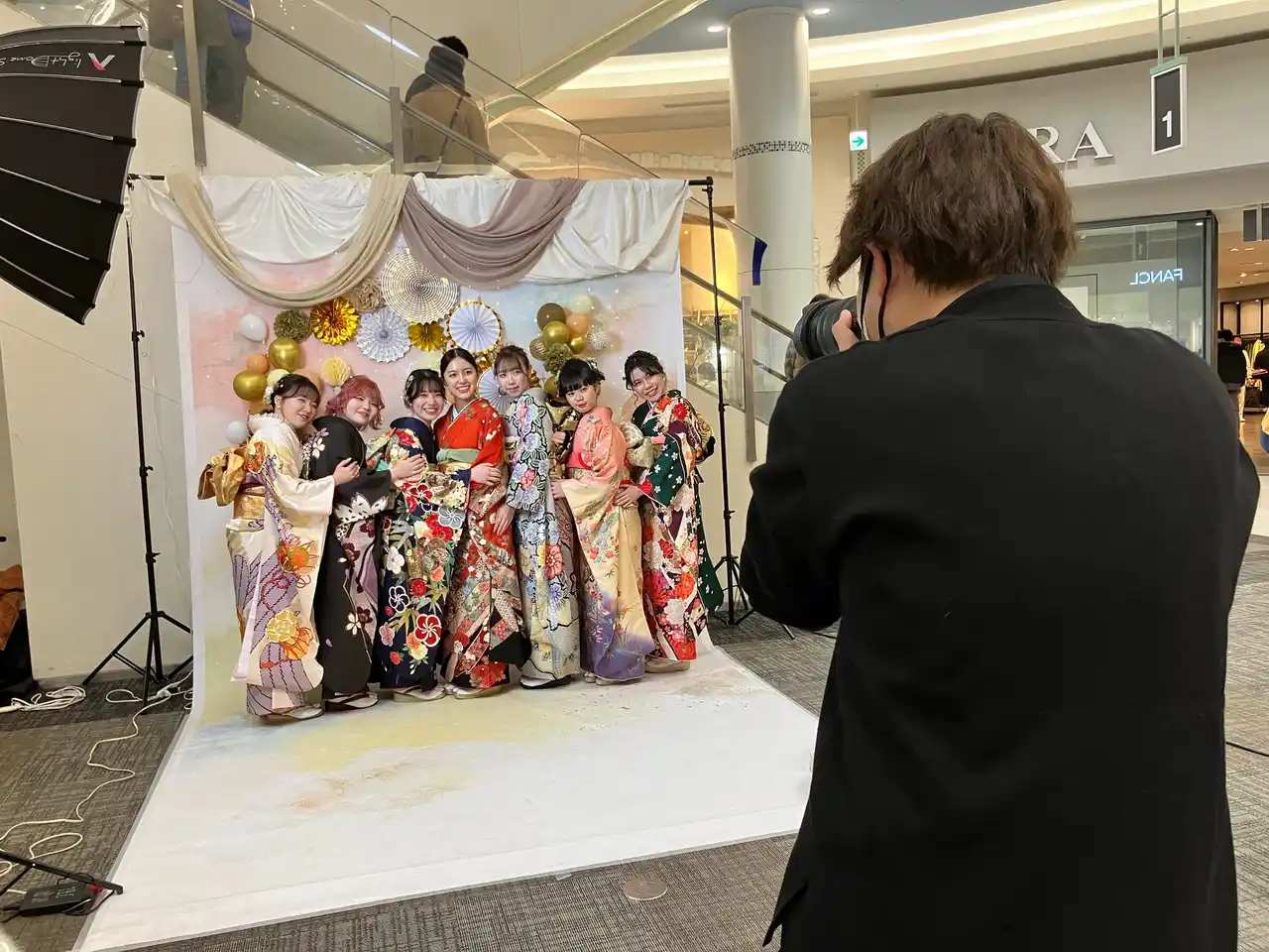 【株式会社エスエーホールディングス】 “スマホ世代”の20歳に「写真で残す成人式」を無料提供！コロナ禍での高校時代の“友だちとの一枚”を取り戻す《無料撮影会》を成人式当日の1月12日に開催します。