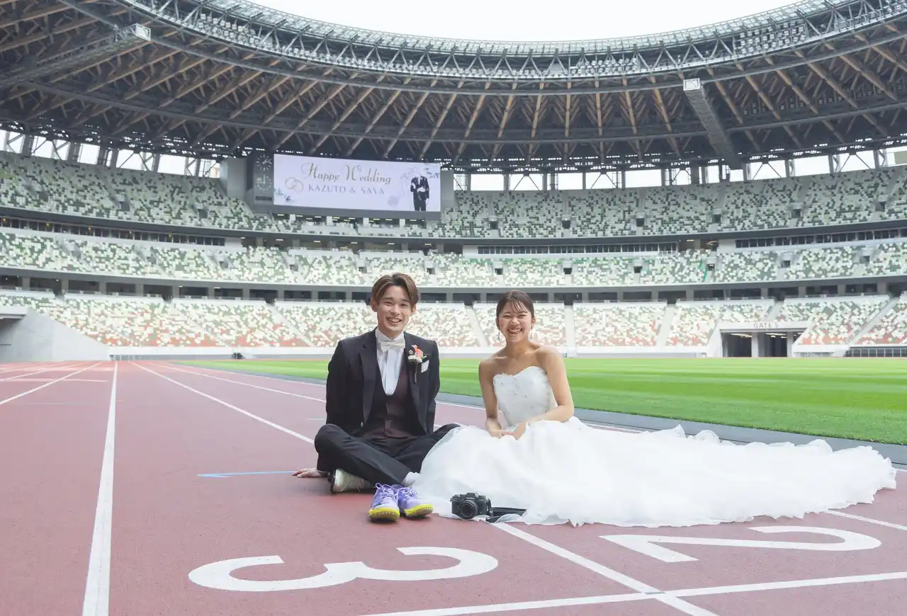 【ワタベウェディング株式会社】 MUFGスタジアム（国立競技場）“初”のウェディングフォト開催レポート陸上トラック、貴賓室、選手ロッカールームなど“スポーツの聖地”で特別撮影を実施