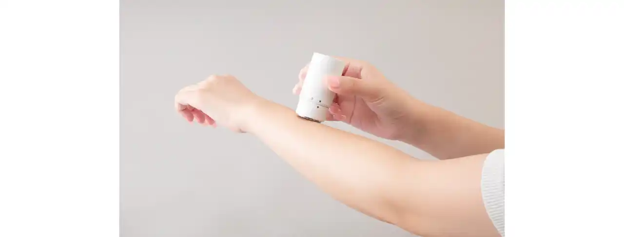 【株式会社ニトリホールディングス】 「触れるだけでスイッチオン！」刃が直接触れないから肌にやさしい、フェイス＆ボディシェーバー新発売