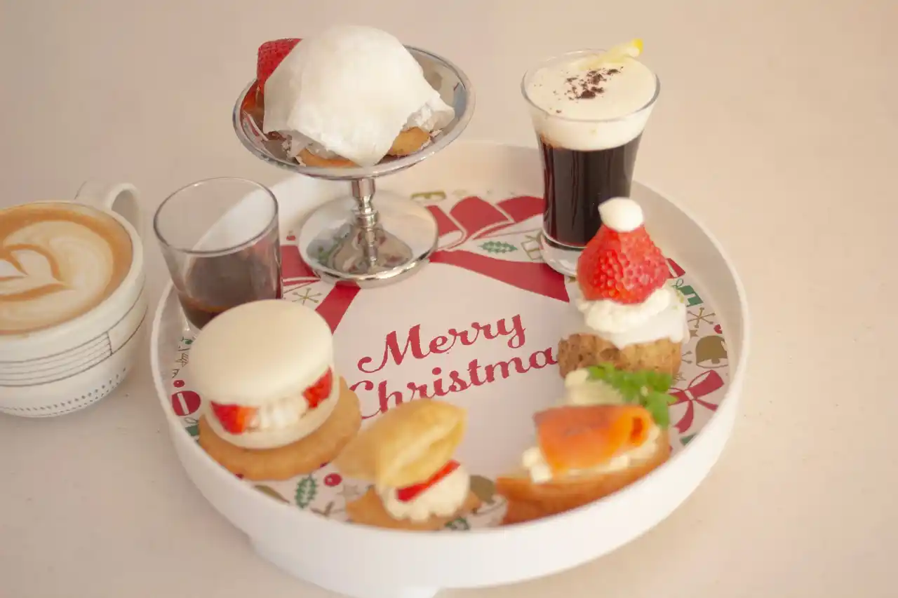 【HMJ】 【ホテル オリエンタル エクスプレス 福岡天神】冬限定、スイーツのクリスマスギフト「Christmas Afternoon Tea（クリスマスアフタヌーンティー）」2025年12月1日（月）より販売