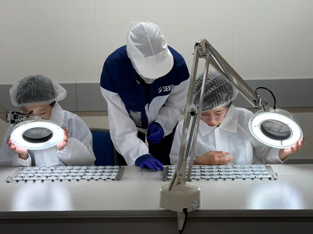 コンタクトレンズのシード 社員の子どもたちが保護者の職場の雰囲気を実際に見て体験「おしごと参観日」を実施