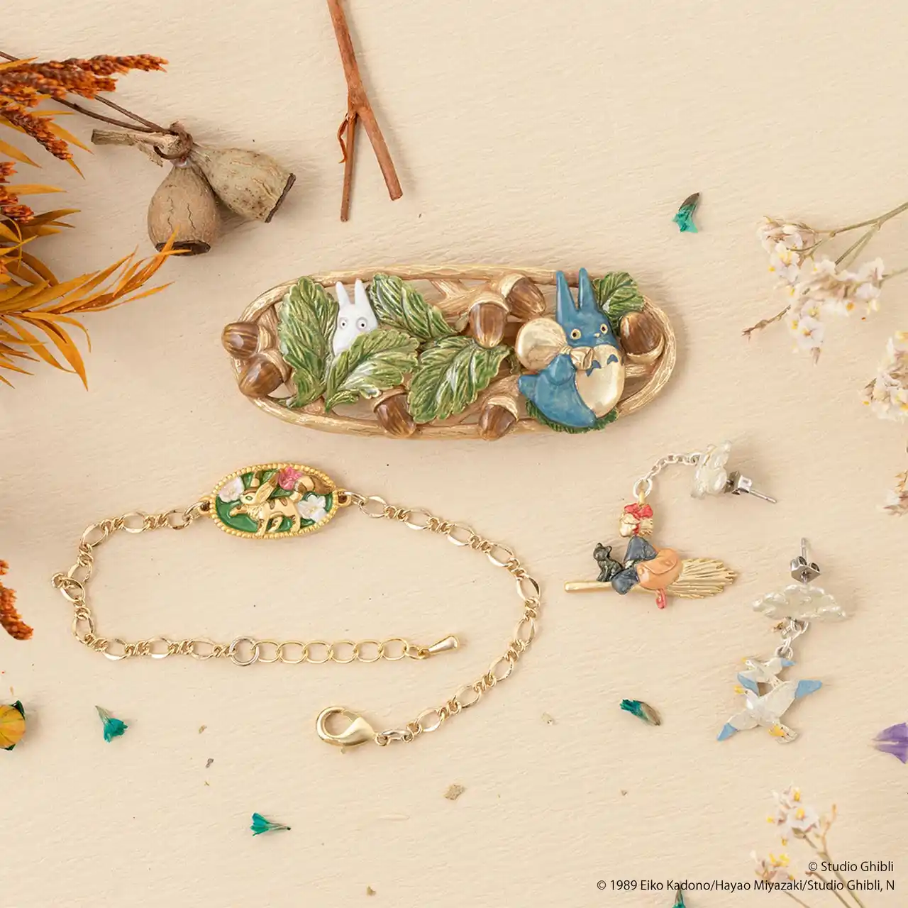 【ベネリック株式会社】 大人女子向けのスタジオジブリグッズをセレクトした「Donguri Closet」にて、2025年8月9日(土)よりアクセサリーブランド「Palnart Poc」とのコラボレーション商品3種が新登場