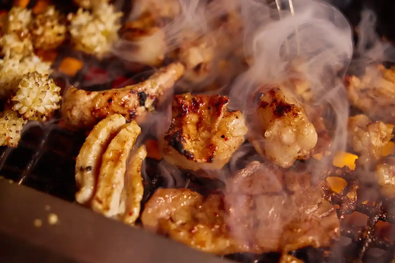 【株式会社 カルネヴァーレ】 KINTANが「ホルモン専門」で仕掛けるサステイナブル戦略「池西ホルモン酒場」7月24日(木)グランドオープン