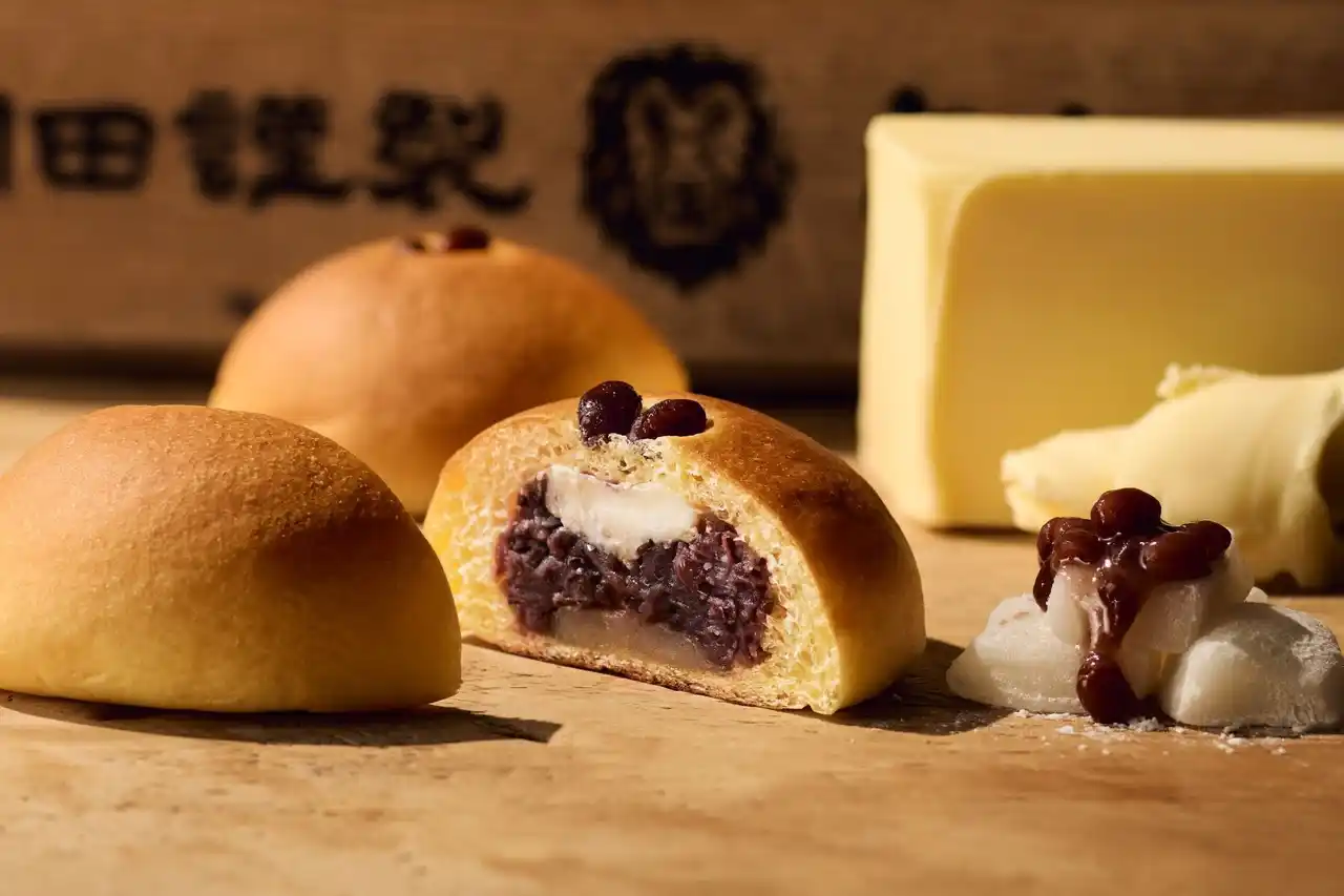 【株式会社ケイシイシイ】 【岡田謹製 あんバタ屋】冬季初の季節限定商品「あんバタパン・冬餅」を2026年1月1日（元日）より新発売。～雪景色に降り積もる、暖かな幸せ。求肥とあんバタが織りなす「かまくら」のような口福～