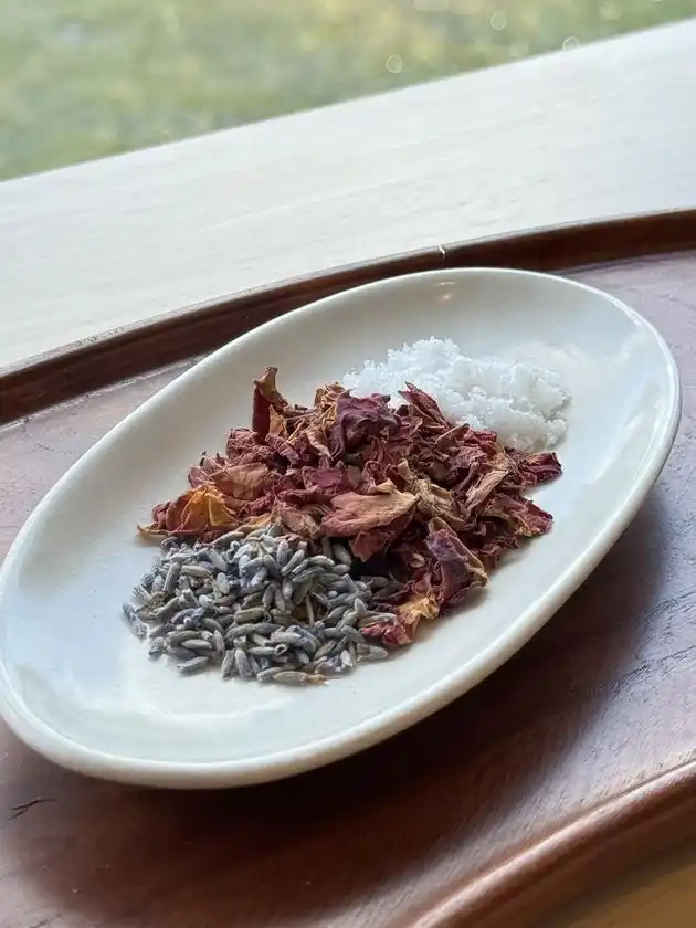 香り足湯　ハーブと満月塩