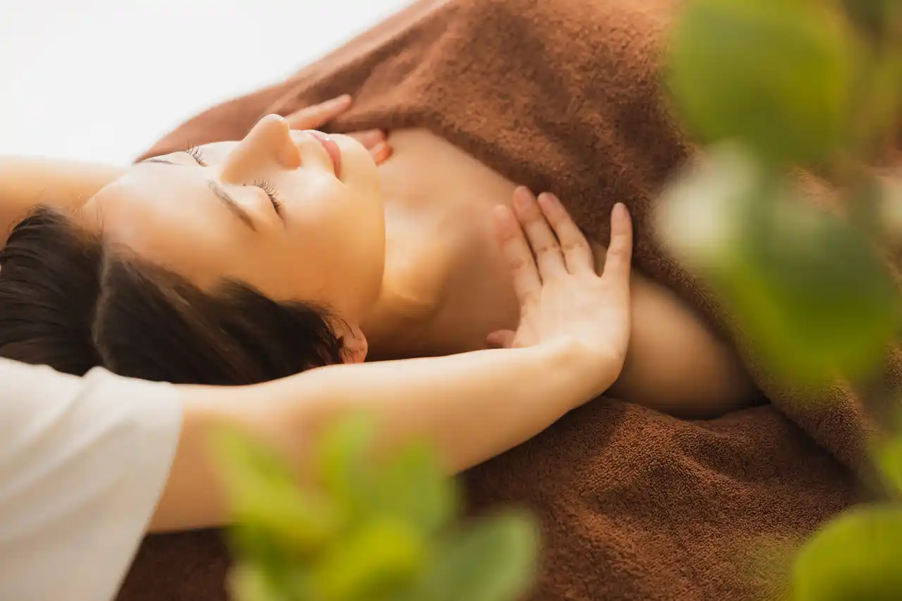 【株式会社シーズ・ラボ】 美姿勢と軽やかさを取り戻す！ 独自メソッド×癒しのアロマハンドケアで心身をととのえるサロン「Coretune（コアチューン）」、立川に8月29日オープン！