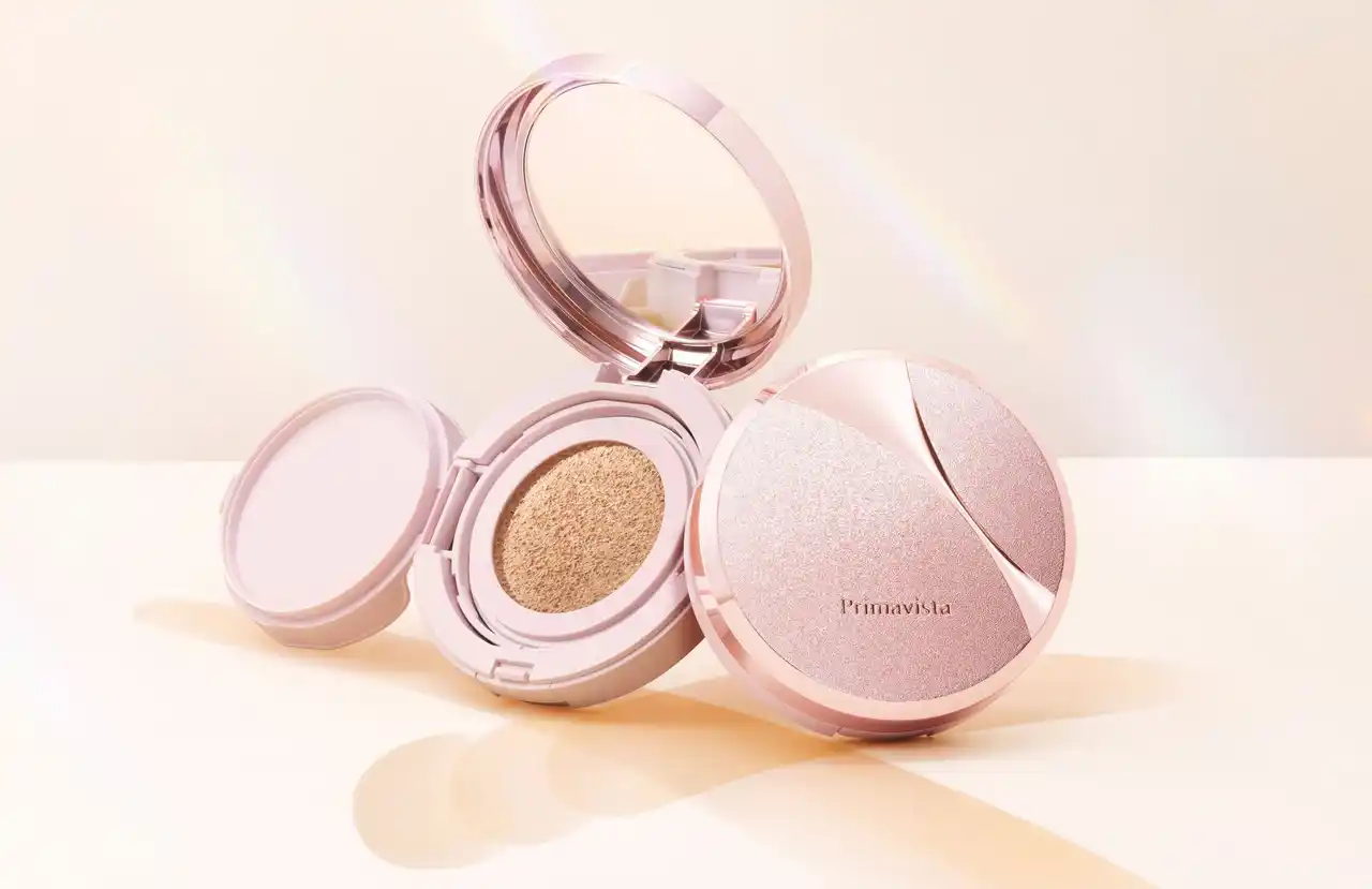 【花王株式会社（Kao Beauty Brands）】 プリマヴィスタから初のクッションファンデーション誕生。0（ゼロ）テク発想クッションで、1日つづく、ほのつや肌。「プリマヴィスタ　グロウカバー　クッション」2025年9月27日（土）発売