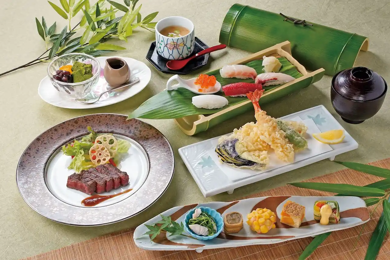 【明治記念館】“平日ランチ限定で鮨・天麩羅・鉄板焼を全て堪能！”　館内レストラン「羽衣」の看板メニューを一度にお召し上がりになれるお得なミニ会席「青竹会席（5,500円・税サ込）」をご紹介します