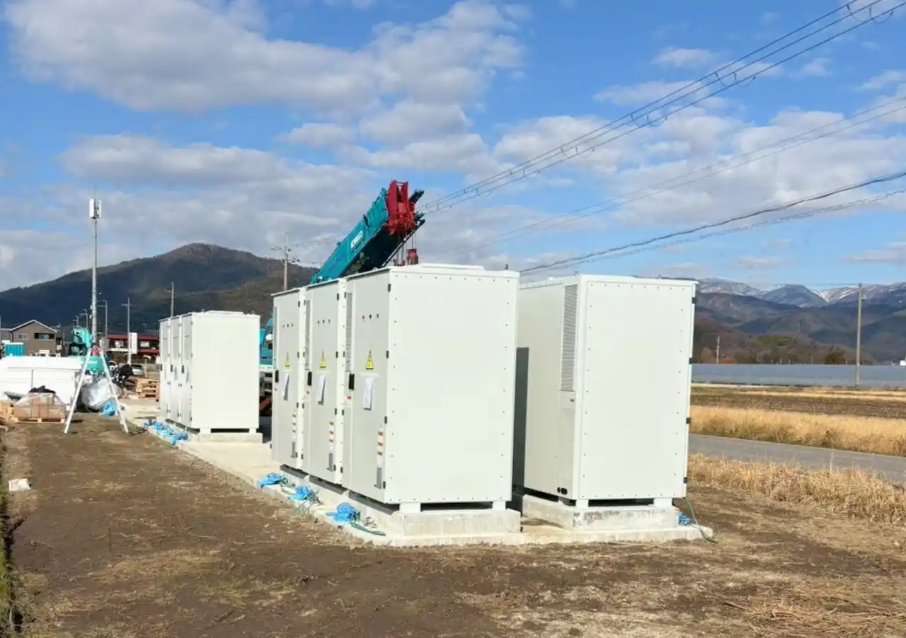 【日本蓄電池株式会社】滋賀県長浜市にて系統用蓄電施設「NC長浜市三川町蓄電所」蓄電池設置開始