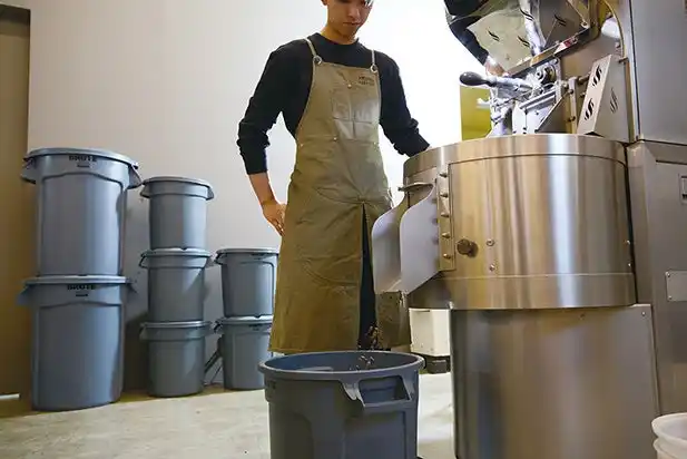 【エレクター株式会社】 スペシャルティコーヒーの現場はなぜ「BRUTE（ブルート）」を指名し続けるのか。ロクメイコーヒーが8年愛用したブルートコンテナ、そのリアルを初公開