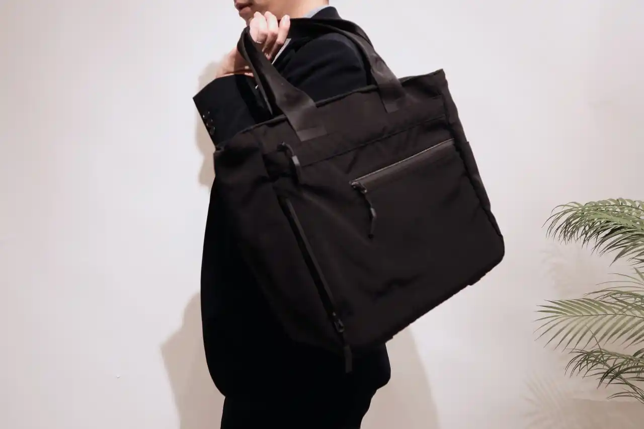 【青山商事】 16か所のポケットで仕事・ジム・旅行をこれ1つに　シューズ収納も備えた高機能「マルチパーパストートバッグ」発売