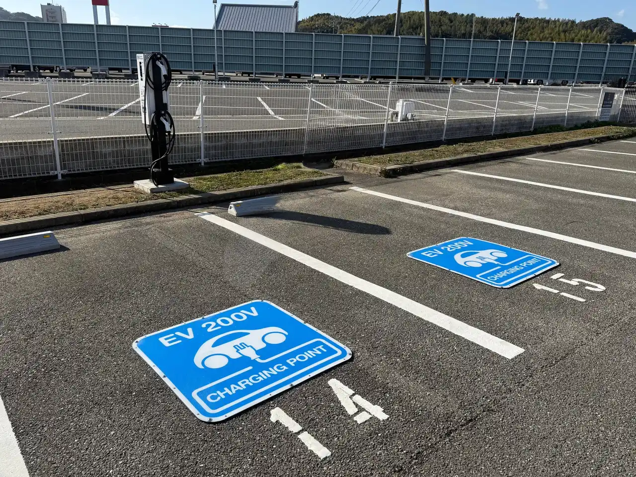 【株式会社チョイスホテルズジャパン】 【環境にもお客様にもやさしい一歩。旅の続きの準備を】コンフォートイン21ホテルにEV充電器「Terra Charge」を設置