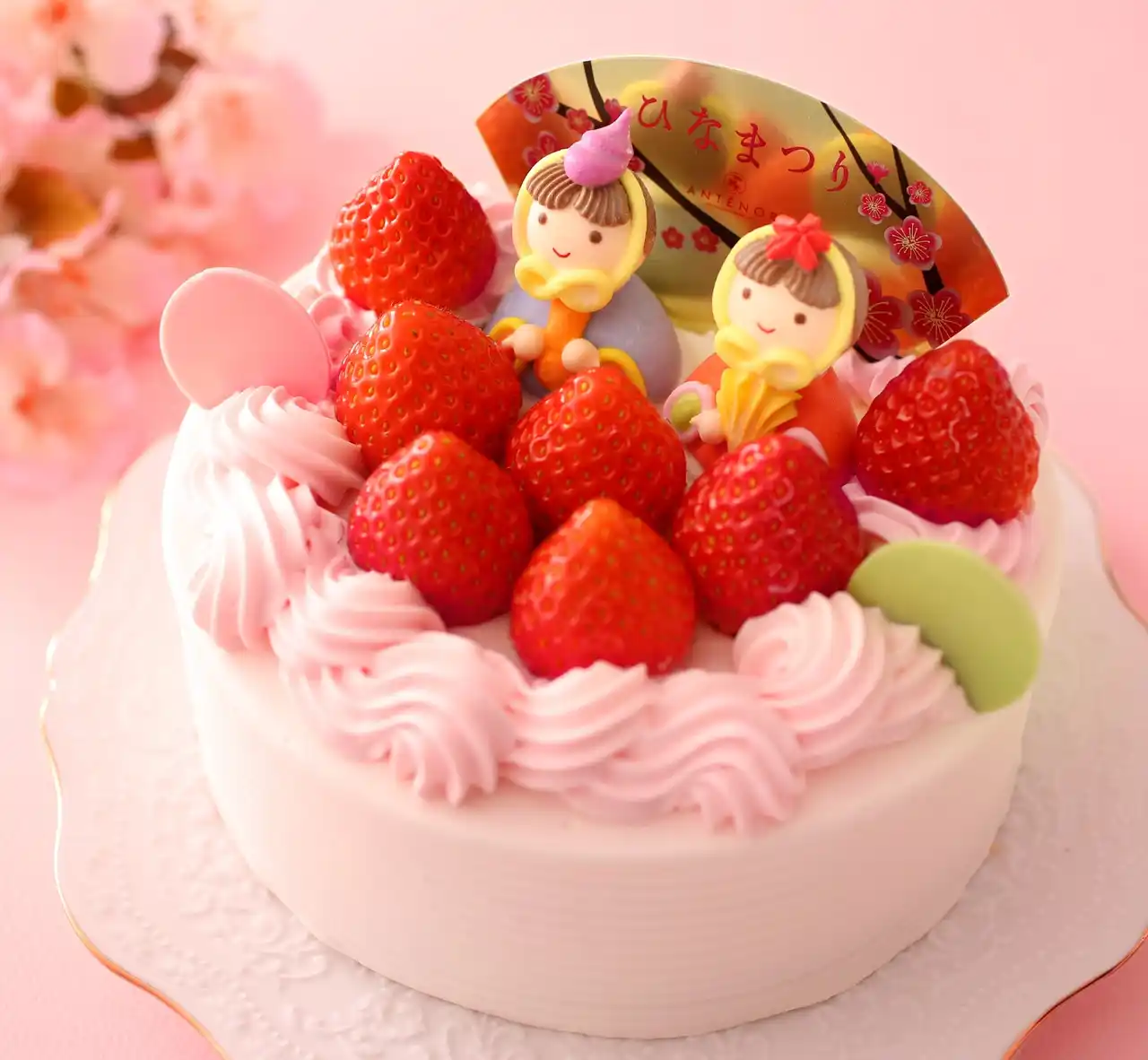 【アンテノール】ひなまつりをお祝い！お子さまから大人まで楽しめる華やかな苺のケーキ、プチケーキのセットのご予約を承ります