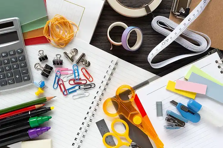 【ニフティ株式会社】 【調査結果】小中学生の85.6％が文房具にこだわりあり。購入時に重視する点は小学生は「デザイン」、中学生は「使いやすさ」