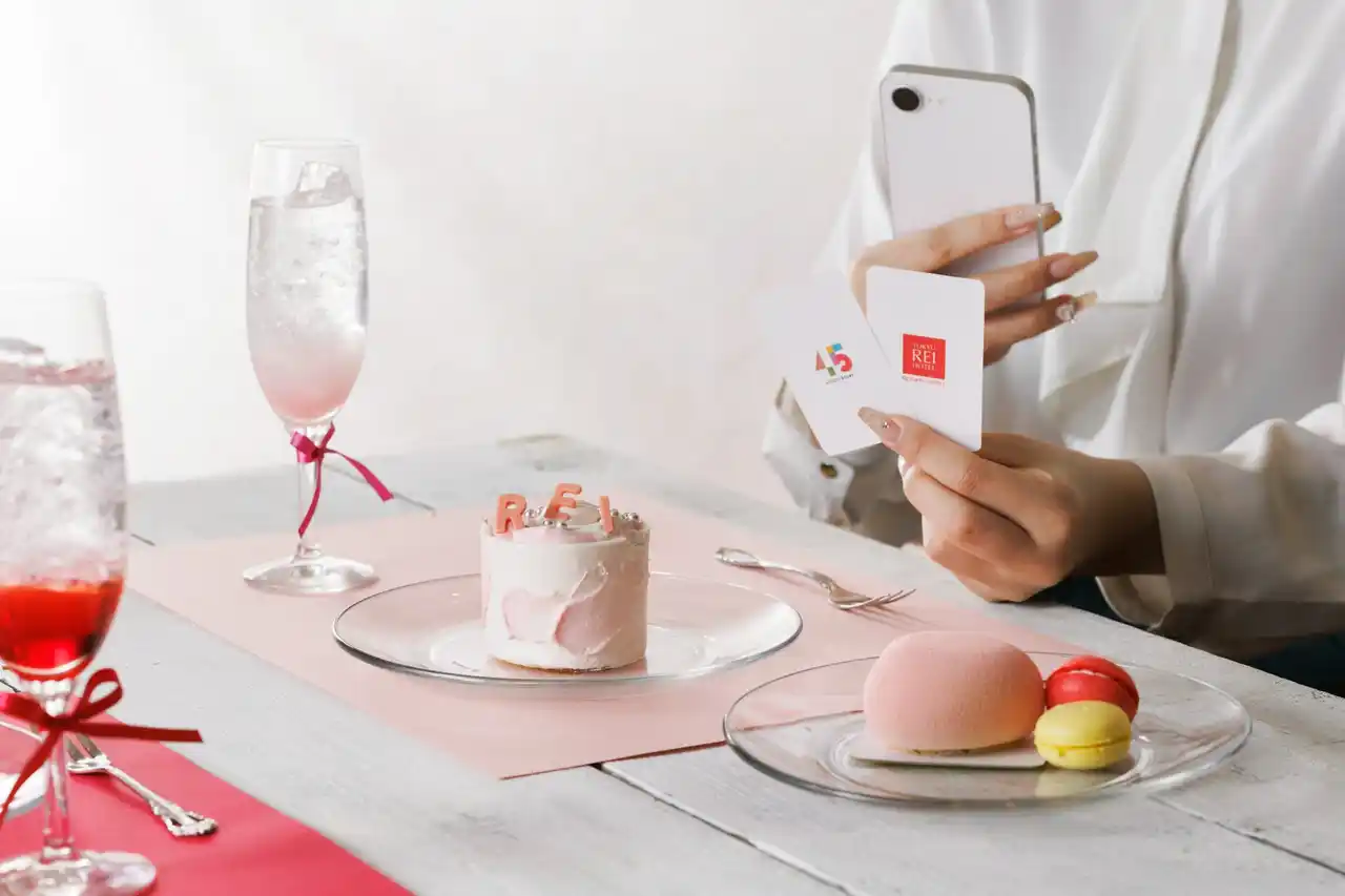 あなただけの“推し色”に染まる！自分で仕上げる「パレットケーキ」で推し撮りが楽しめる「推し色スイーツブッフェ」札幌東急REIホテルにて2月21日より期間限定開催