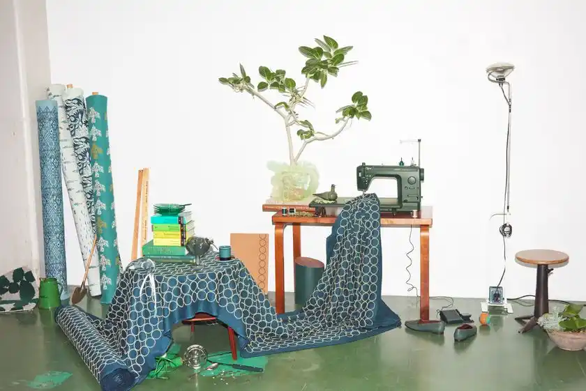 JUKIの職業用ミシンにミナ ペルホネンの世界を纏った限定モデル「SL-3700 mina perhonen」が登場