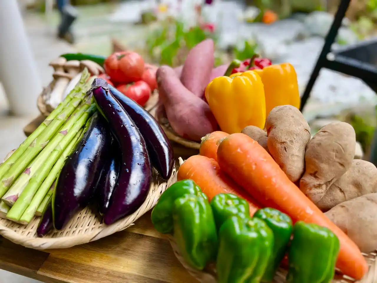 【兵庫県宍粟市】肉の居場所がさらに危うい。GW限定、野菜マルシェ＆締めのそうめんで楽しむ温泉併設の日帰りBBQ体験〈ウッドデザインパーク与位〉