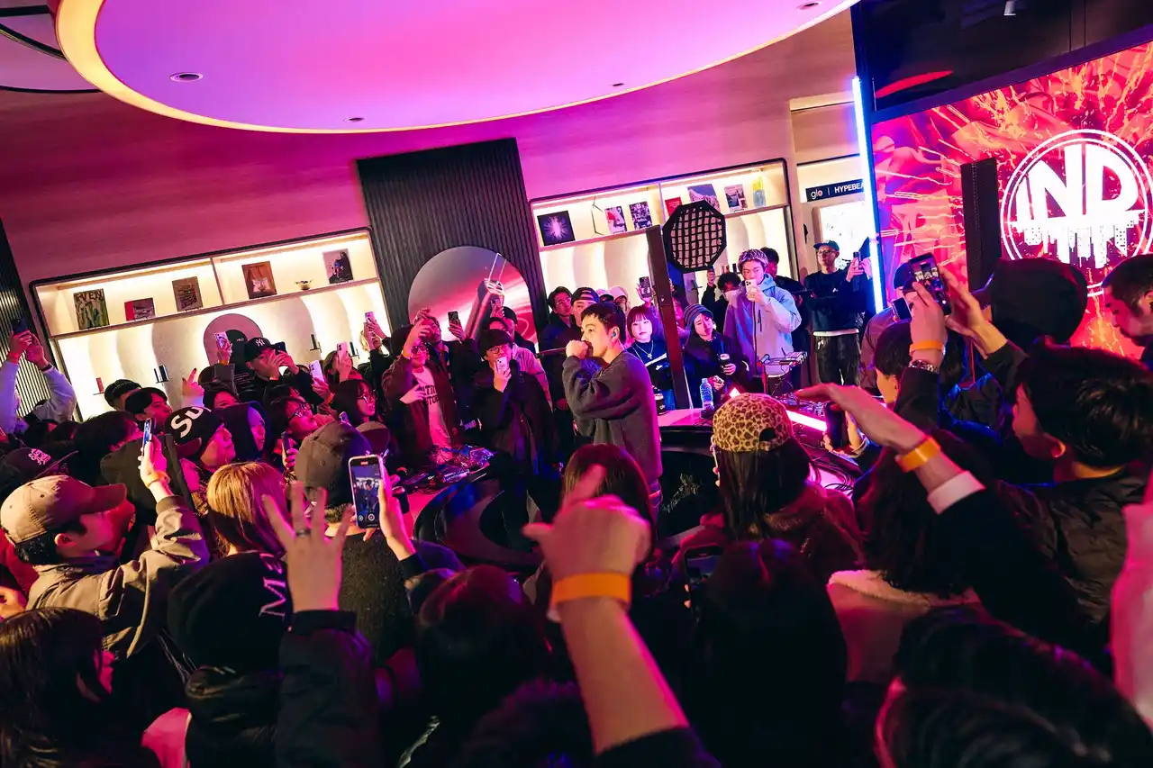 【株式会社 Block FM】 銀座発・音楽で体感する“ひと目惚れ”。glo(TM) × Hypebeastが仕掛けた一夜限りのHIPHOPナイト「LOVE AT FIRST」レポート