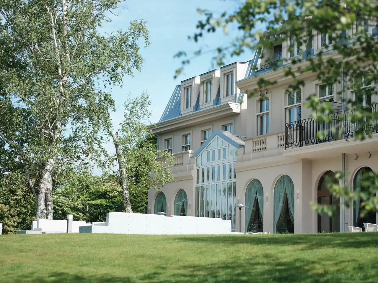 【プライベートジェット&ヘリコプター】AirX、長野・蓼科「HÔTEL de L’ALPAGE」への空のアクセス提供を開始