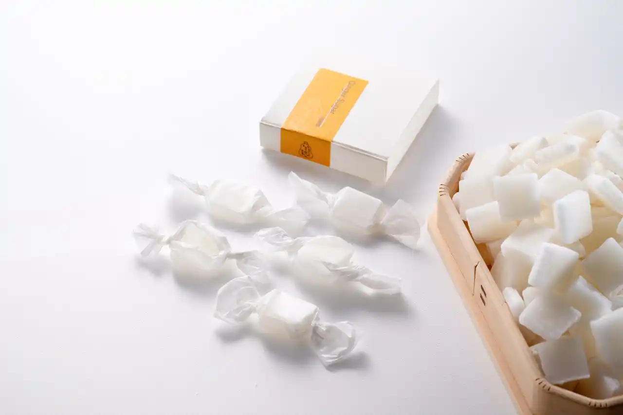 赤福が手がける五十鈴茶屋から「ジンジャーシュガー（生姜糖）」新発売｜個包装・手のひらサイズのシンプルデザイン