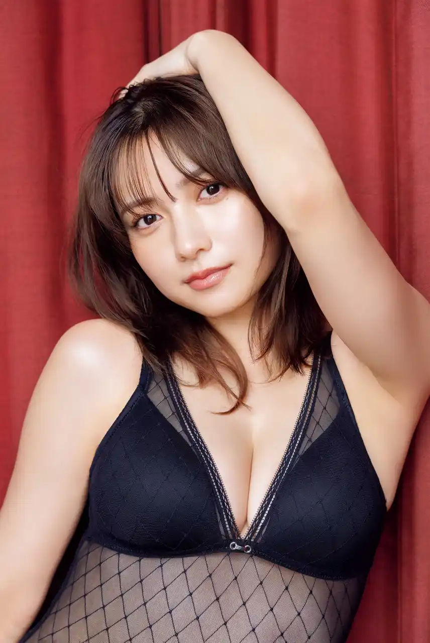 【株式会社白泉社】 モデル・女優等で大活躍中のなしこたそがヤングアニマルWebに帰還！！