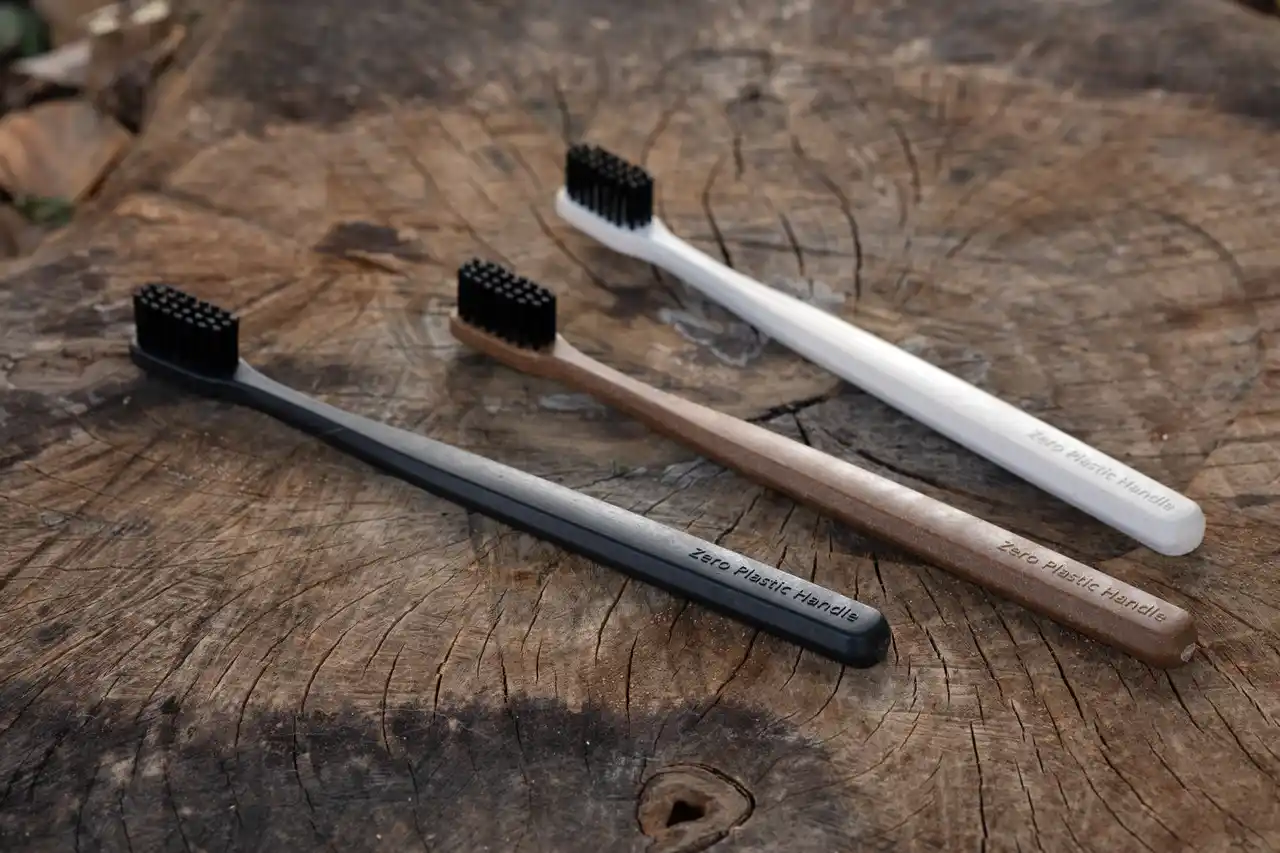 【旭産業株式会社】 プラスチックゼロ、間伐材から生まれた次世代成形素材の歯ブラシを「HCJ2026」で初公開