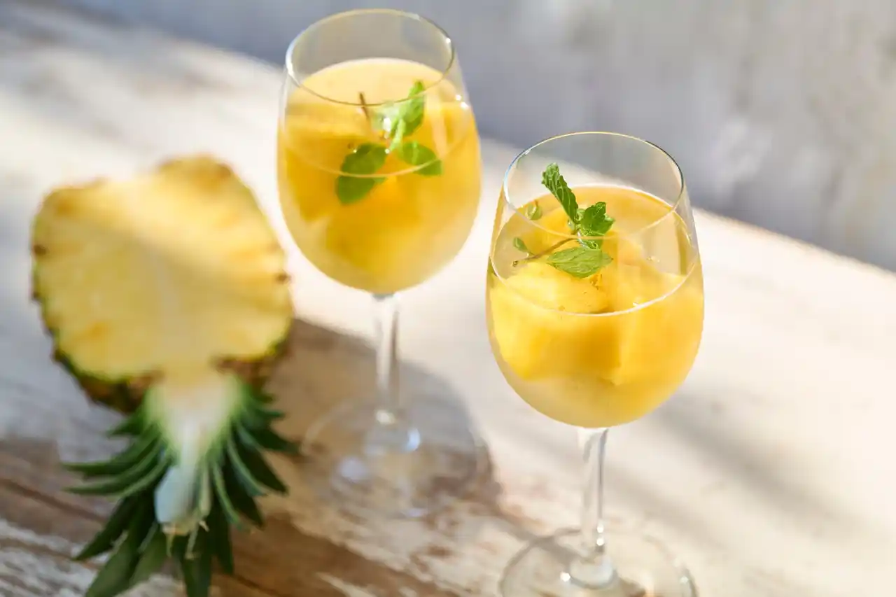 【株式会社成城石井】 すっきり爽やかな夏ワイン「サマーヌーヴォ」をご提案！“飲みきりサイズ”の缶飲料「成城石井 スパークリングスプリッツァー ヌーヴォ」を発売