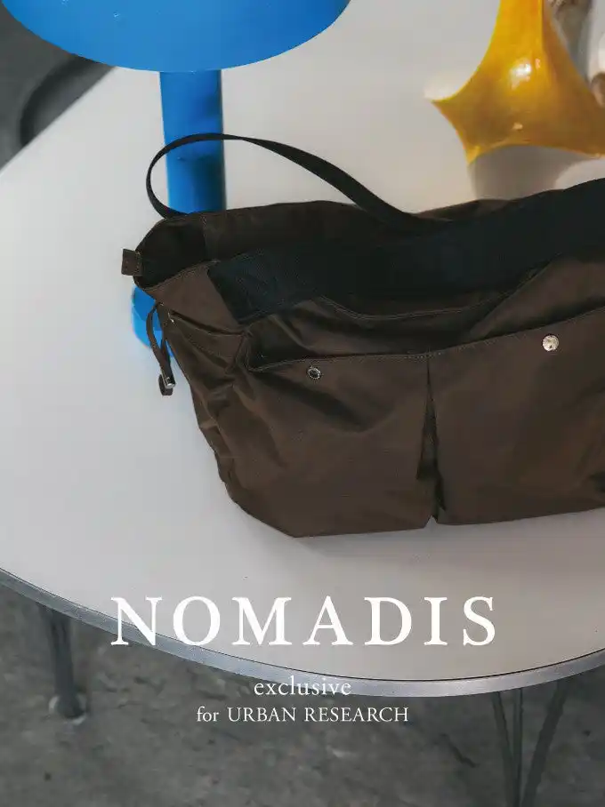 【（株）アーバンリサーチ】 どんなシーンにも寄り添うNOMADISの気分なBROWNの別注カラーNOMADIS EXCLUSIVE FOR URBAN RESEARCH