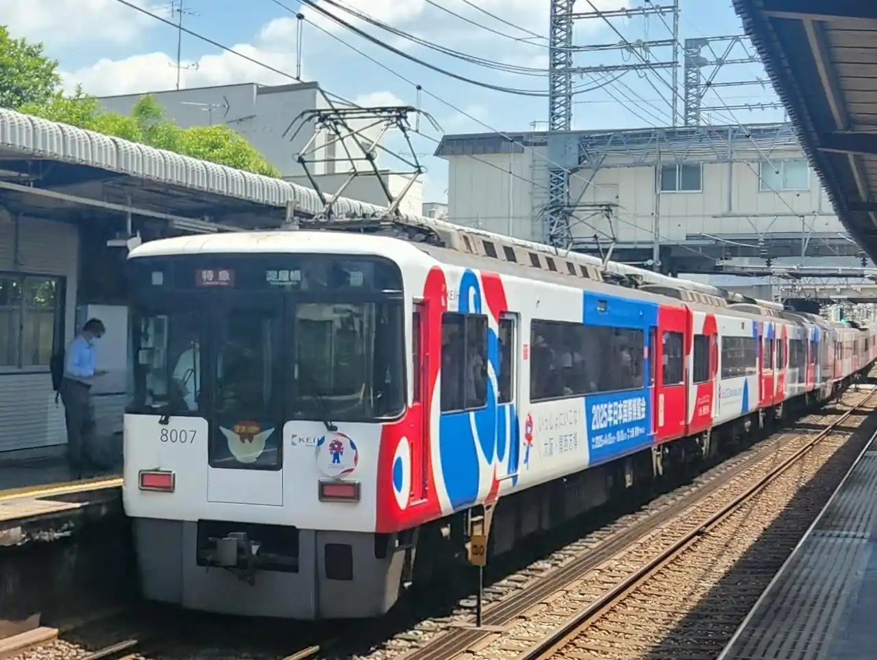 京阪電車、AIで“駅接客”を再設計　非対面・多言語で訪日客にも対応強化