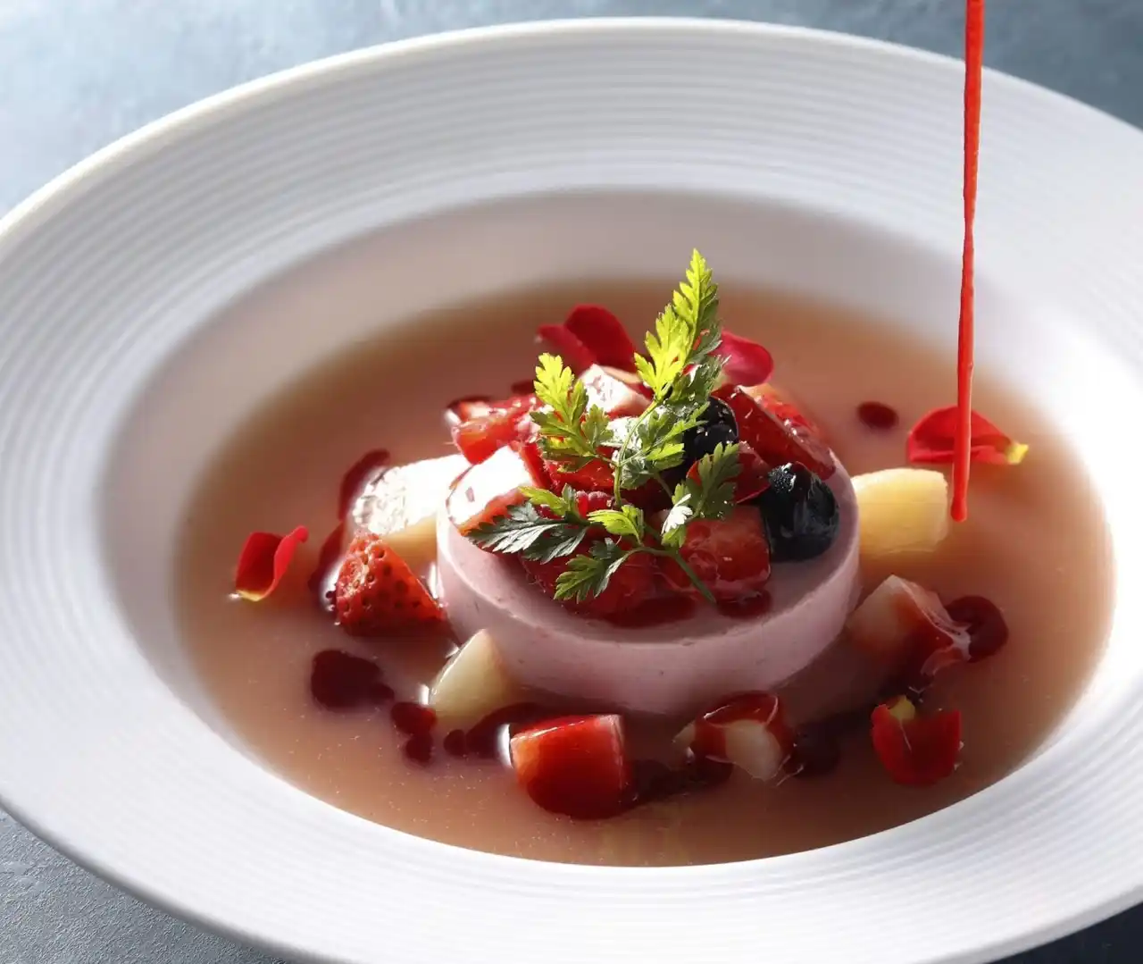 【オリックス・ホテルマネジメント株式会社】 会津を愛するカップルに贈る、伝統×進化の新婚礼料理こだわりデザートで締めくくる、心弾む特別な1メニューに