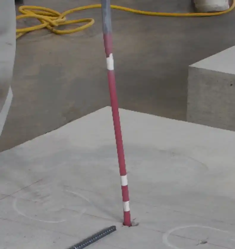 写真1：接着材の注入