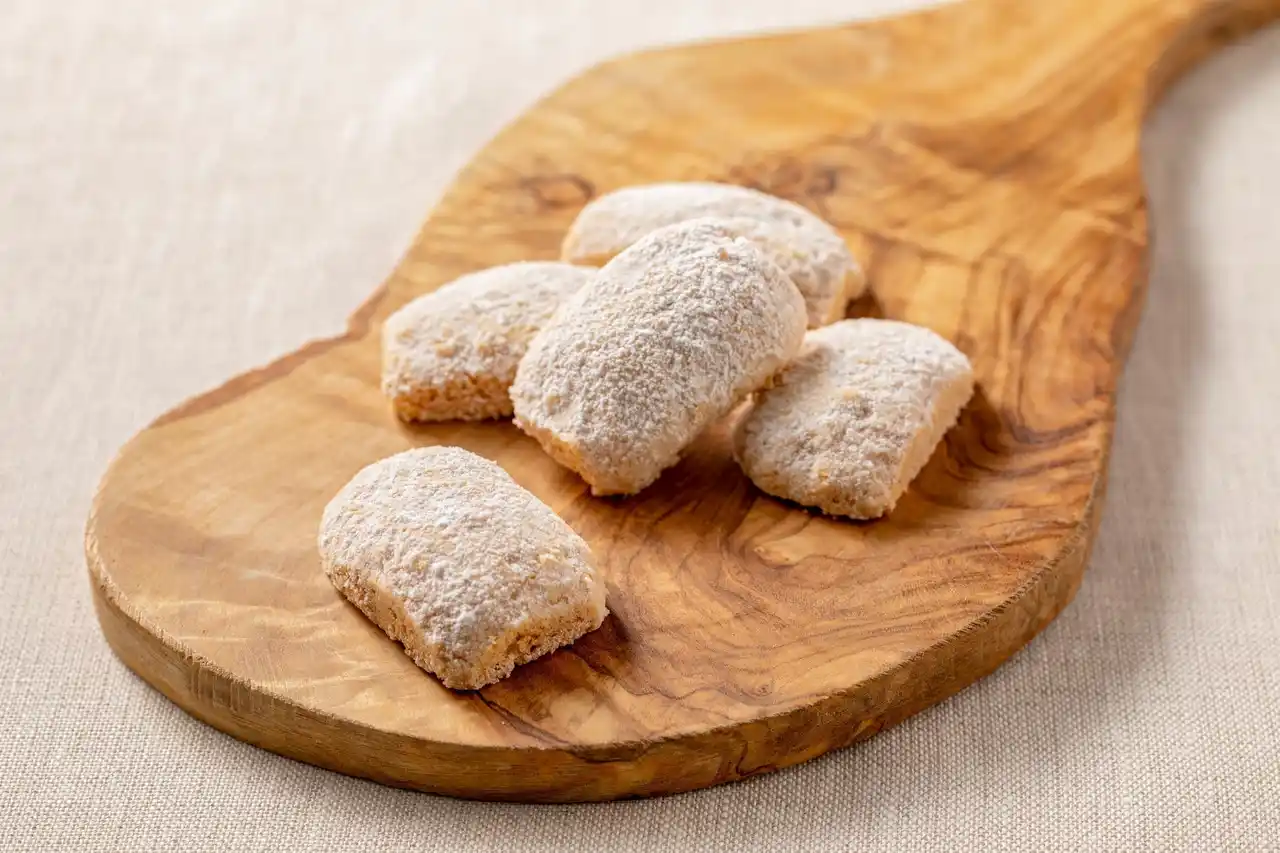 【株式会社　大丸松坂屋百貨店】 高知県唯一の百貨店「高知大丸」と大丸松坂屋百貨店が株式会社スウィーツと共同開発、高知県の素材が活きる「雪ヶ峰牧場ジャージー乳 しあわせミルクサブレ」新発売！