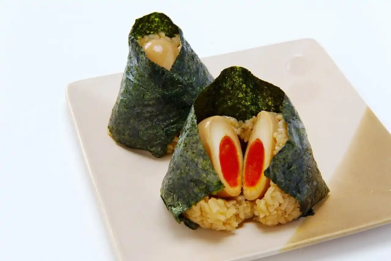 【お亀堂】 トロッとした煮卵が丸ごとIN！炊きたてご飯に、トロ卵。ほおばる幸せ、倍増。今年の新米つや姫でさらに美味しくなった「煮～たま卵太郎」販売スタート！