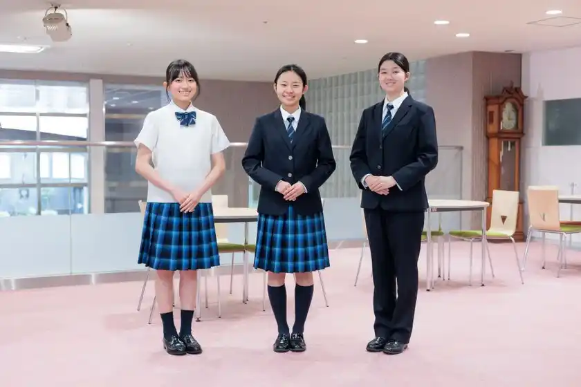 輝く「和洋ブルー」の制服