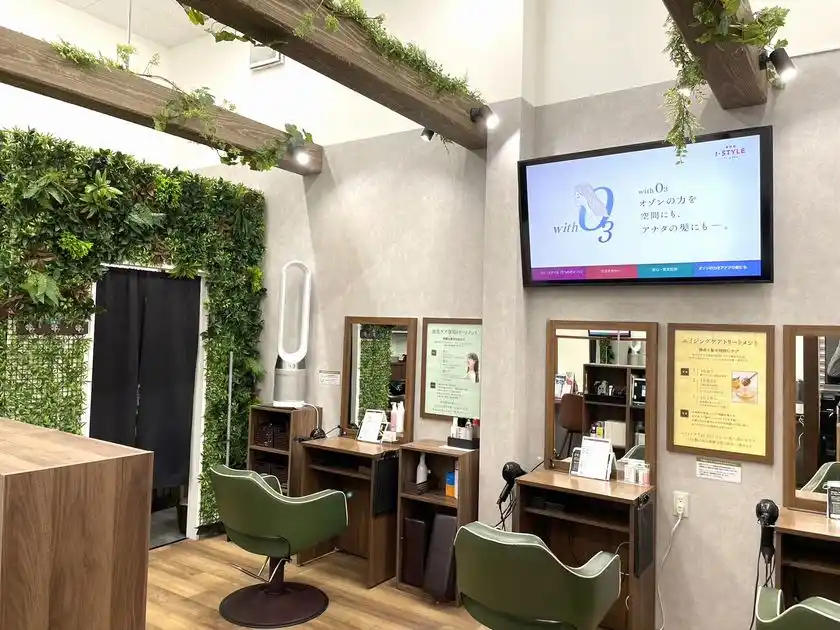 65インチの大型ディスプレイ