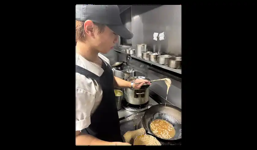 厨房で日々、中華料理を作り続ける