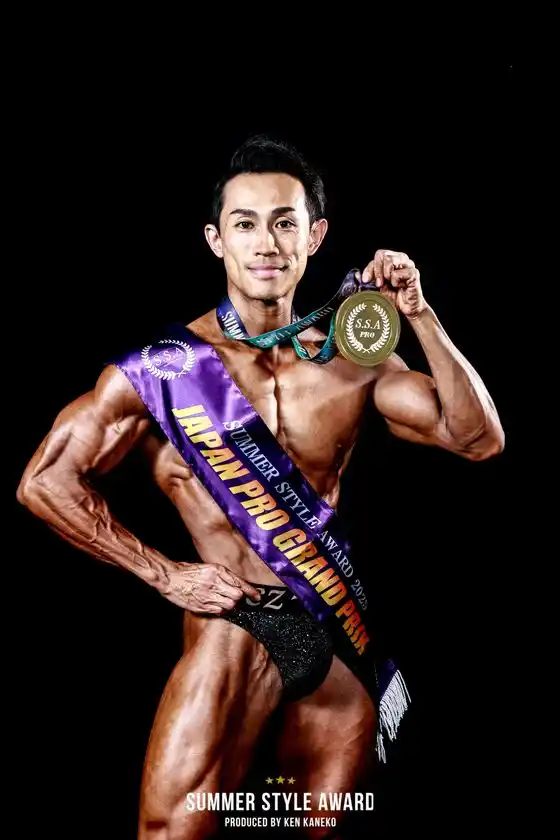 Summer Style Award Japan Pro Grand Prix ショートクラスにて日本一を獲得した西本 耕亮。 競技者として培った身体づくりの知見と、現場で積み上げた500名超の指導経験をEIDOSの指導メソッドに反映している。