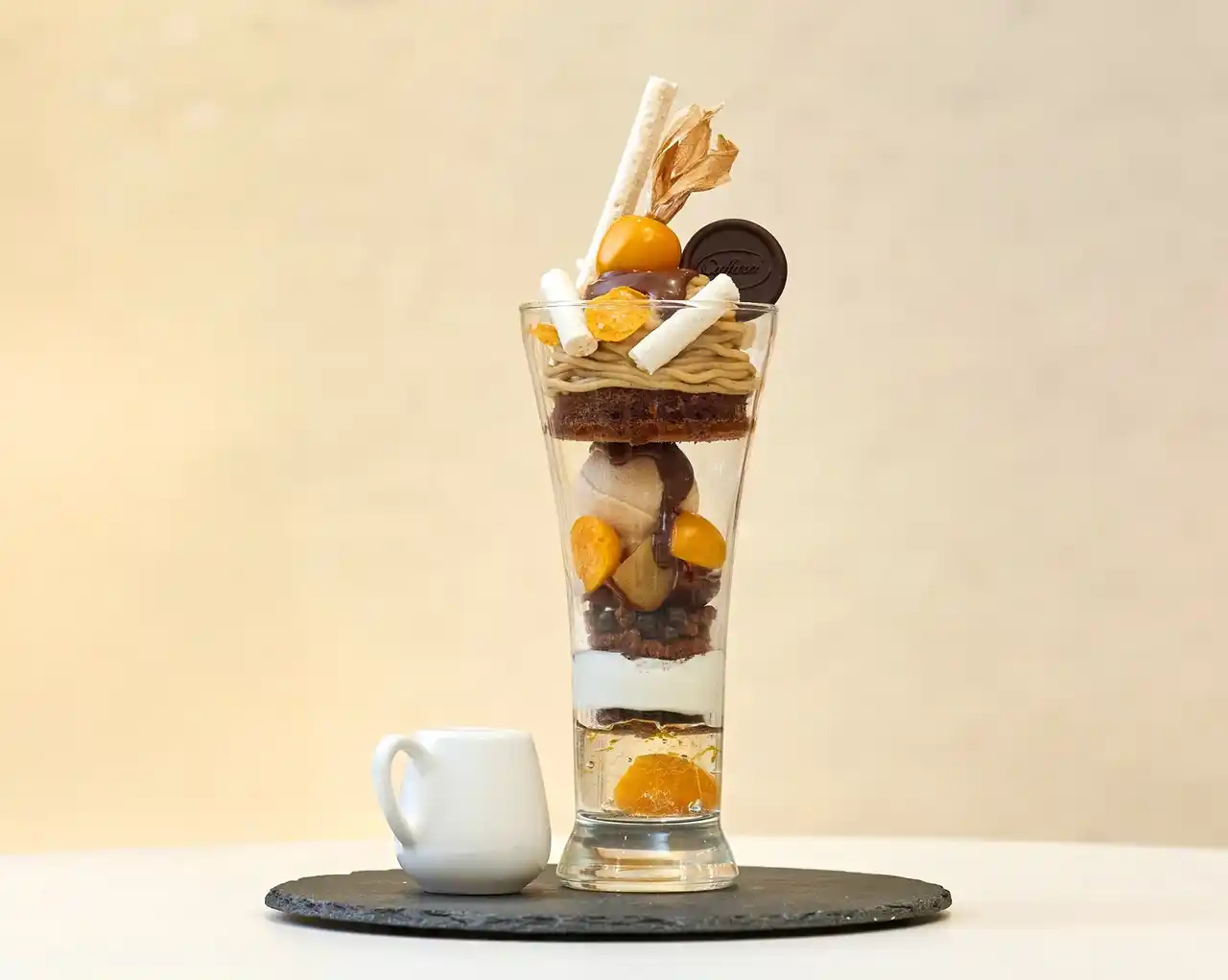 秋冬の甘美な新メニュー「"ほおずき"モンブランパフェ」　　　　　　 カファレル神戸北野本店で新発売！