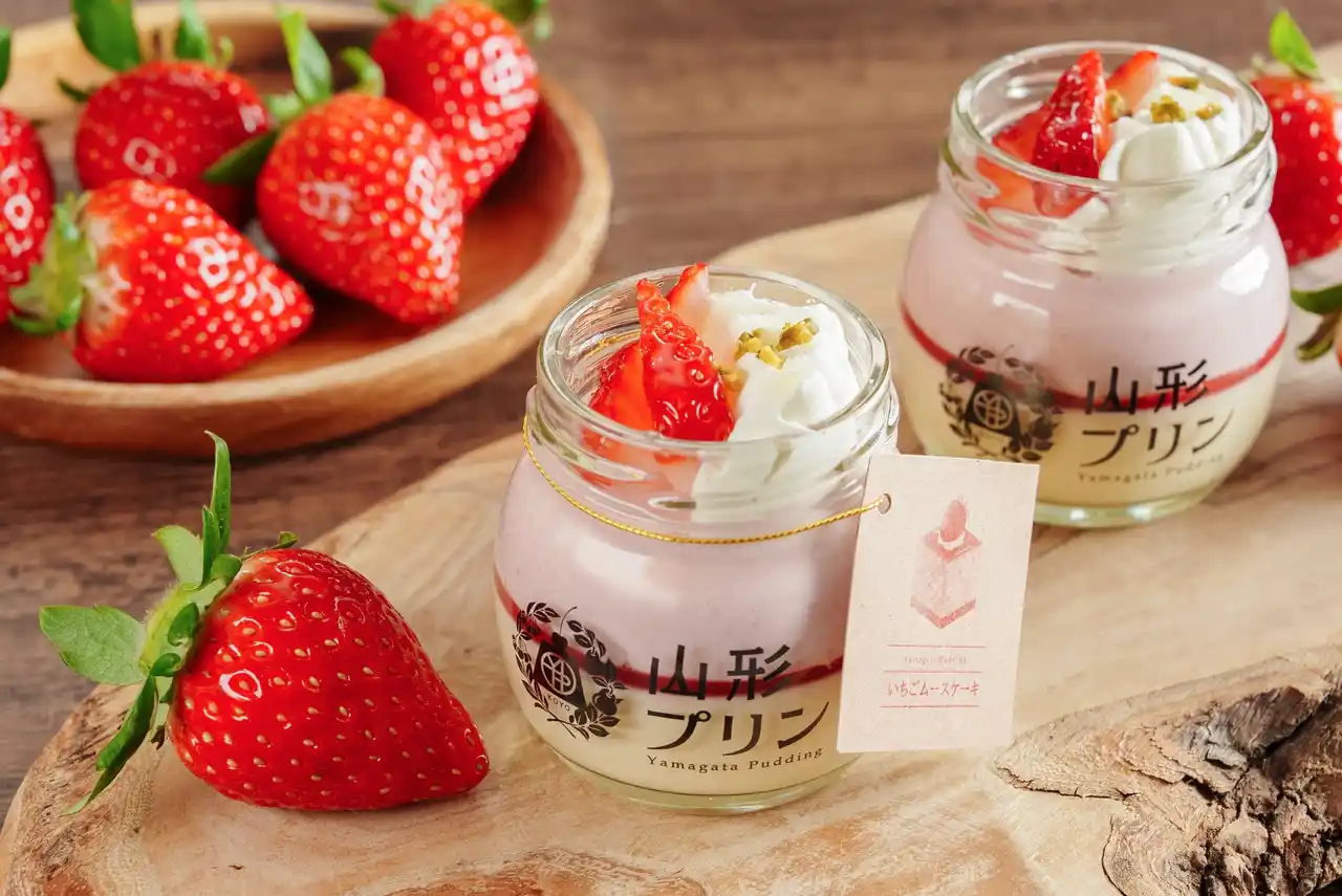 【山形プリン】まるでケーキのような贅沢な味わい！冬限定「いちごムースケーキプリン」と、心温まる「プリンラテ」が新登場。
