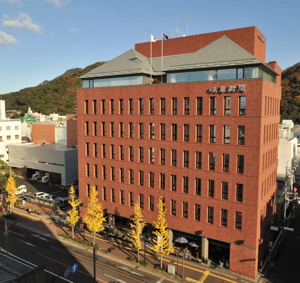 【メディアリンク株式会社】 岐阜新聞社が自動音声応答システム「DXでんわ」を導入。1つの電話番号で3つの窓口機能を運用する際の“不便”を解消