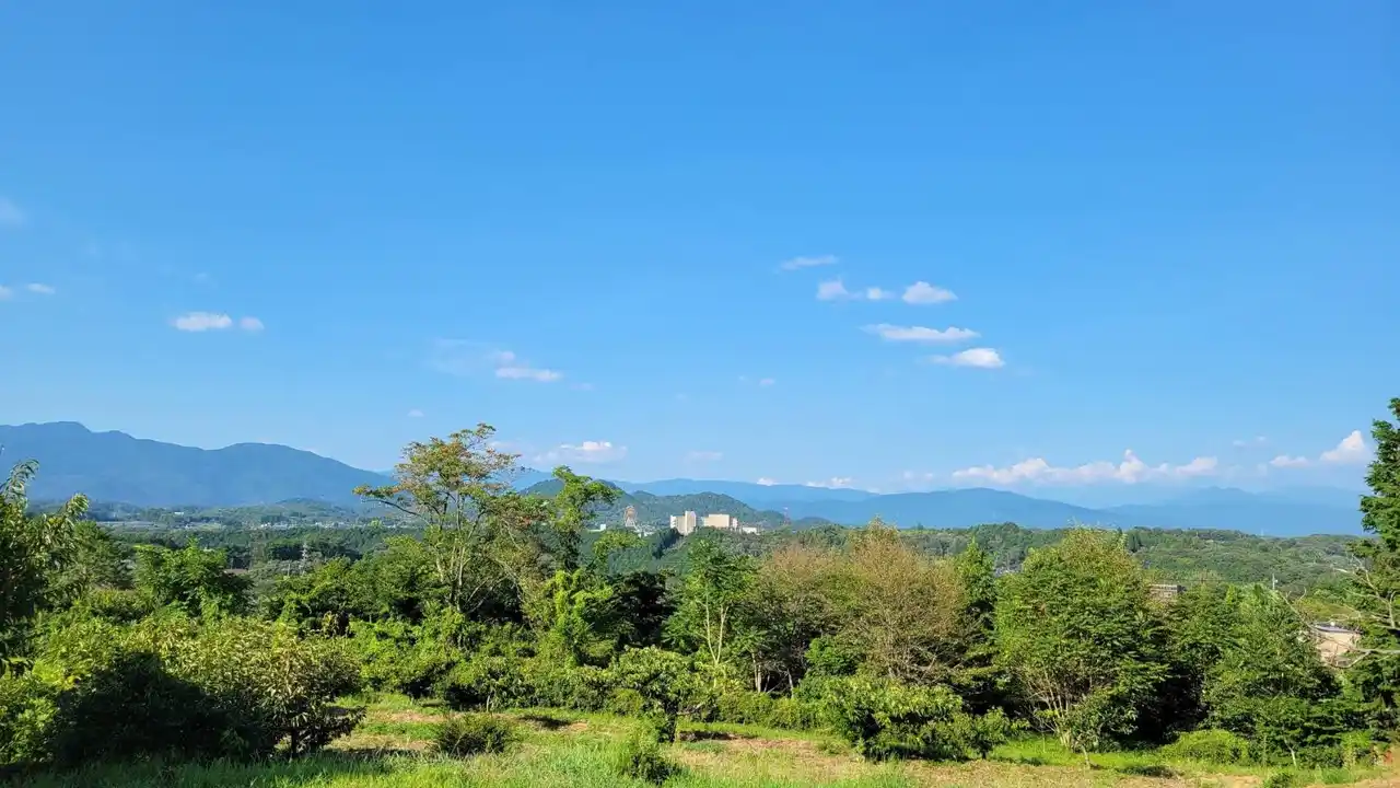 恵那の秋を満喫！良平堂の『栗拾い体験2025』を開催