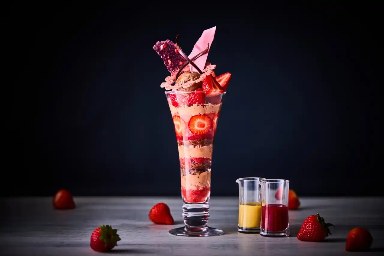 【JR東日本ホテルズ】 【ホテルメトロポリタン】冬のご褒美！艶めく苺とチョコレートの絶妙な組み合わせを楽しめる至福の「Seasonal Parfait」