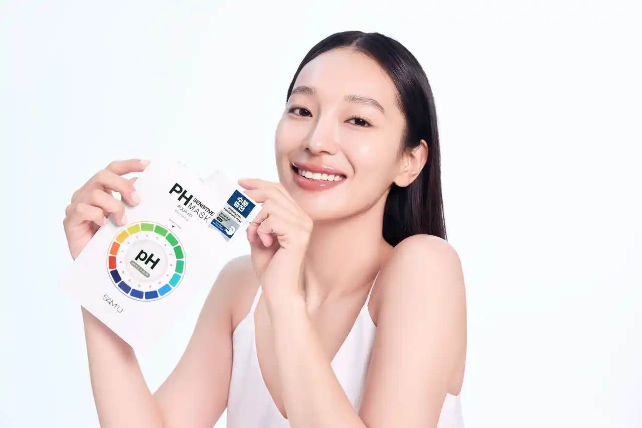 【株式会社サムシックコスメティックジャパン】 韓国発スキンケアブランド「SAM'U（サミュ）」"ブランド初の付録参加"【MAQUIA 3月号通常版付録】へ登場！