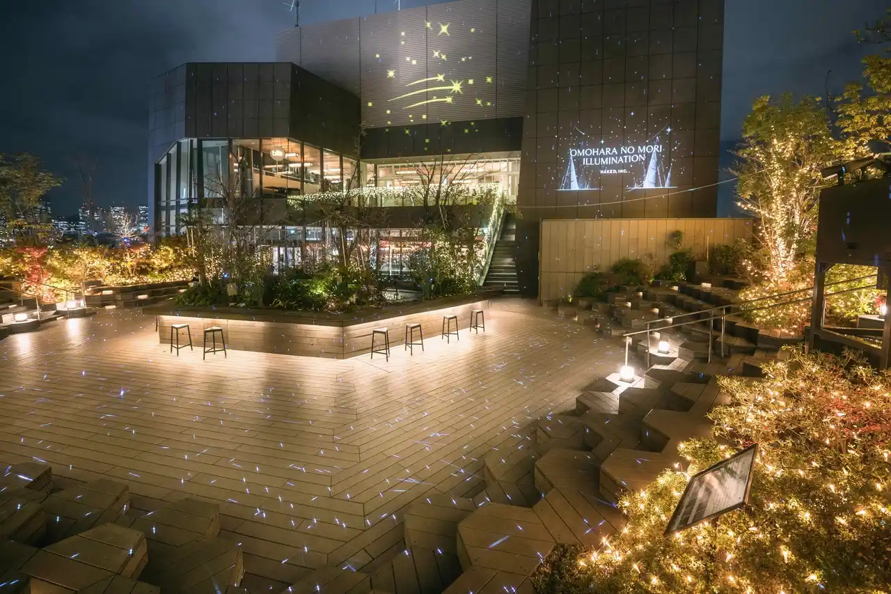 【株式会社ネイキッド】 年明けも楽しめるイルミ！オモカド×NAKED、表参道の真ん中に「星降る森」が出現