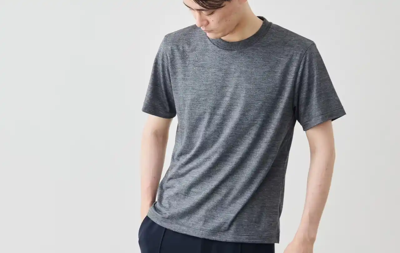 【Factelier（ファクトリエ）】 ウール特許糸「NIKKE AXIO(R)」を使用した、「NIKKE AXIO PremiumドレープTシャツ」登場。JAXAの宇宙船内服にも採用