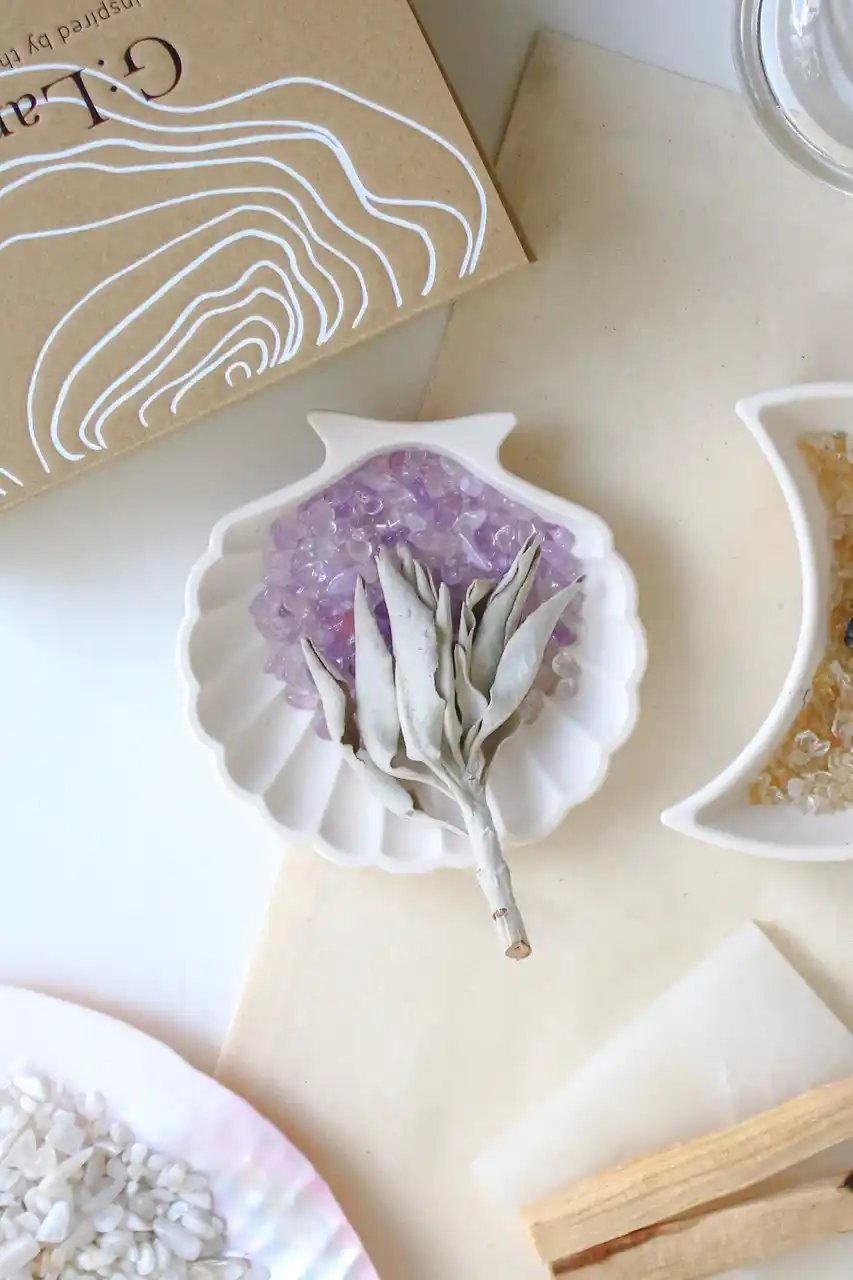 【株式会社Greenery】 「香りで心を整える」時代に──心と空間を浄化する「ホワイトセージ」。シリーズ累計販売本数100万本突破のG:Landから、“天然素材×セルフケア”で注目のヒーリングアイテムが新たにラインナップ。