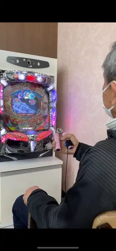 グリップ操作により上半身運動を行う様子